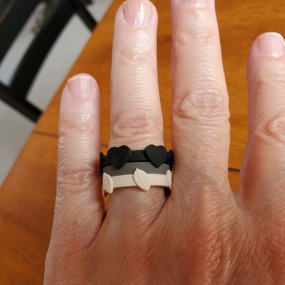 6 Stackable Silicone Rings Size 6 - Picture 4 of 4